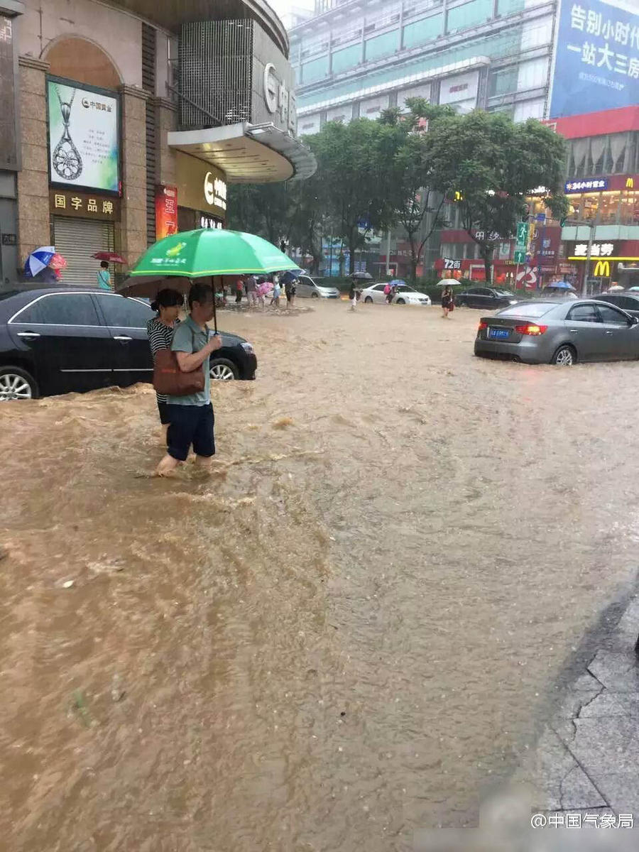 大连暴雨,街道积水成河,城市如何应对自然之力 大连暴雨,街道积水成河,城市如何应对自然之力